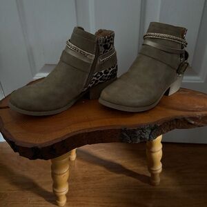 Stylish Kids Boots in Brown
